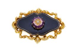 Broche XIXe s., or 750 à décor de rinceaux encadrant une élément émaillé noir serti d'une améthyste