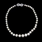 Important Collier 1 rang composé de 41 perles naturelles d'eau de mer (diam. env. 7.3 à 14.2 mm) sel