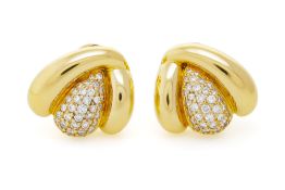 Piaget, paire de clips d'oreilles or 750 sertis de diamants taille brillant, signés, numérotés A4310