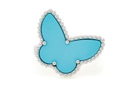 Van Cleef & Arpels, Alhambra, bague papillon en or gris 750 ornée d'une plaque de turquoise, signée,
