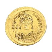 Empire romain d'Orient, Justinien Ier (527-565), solidus en or, Constantinople, diam. 2,1 cm, 4,47 g