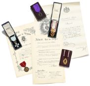 Ensemble de 5 décorations, comprenant : \- Grèce, Ordre Royal du Sauveur, créé en 1833, croix de