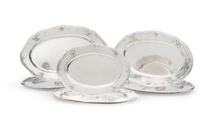 Ensemble de 6 plats ovales festonnés de service en argent 875, par Bossard, Lucerne, XXe s., 4 forma