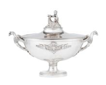 Grande soupière ovale sur piédouche et sa doublure en argent et vermeil, par Giovanni Casolla, Naple