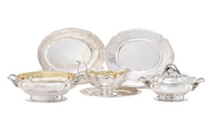 Ensemble de 8 pièces de service en argent 875, par Bossard, Lucerne, XXe s., comprenant: 1 petite te