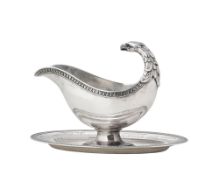 Saucière de style Empire en argent 800 Jezler, gravée d'une inscription sur le présentoir, 430g