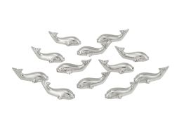 Suite de 12 porte-couteaux baleine en métal argenté, fin XXe s., long. 5 cm