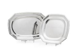 Ensemble d'1 plat quadrangulaire et 1 plat ovale à pans coupés en argent Minerve 1er titre, par Card