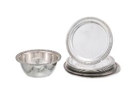 Ensemble de 7 dessous de verres et 1 dessous de bouteille 1 rince-doigts et soucoupe en métal argent