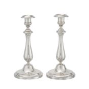 Paire de flambeaux en métal argenté Christofle, h. 25 cm