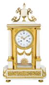 Pendule portique, XIXe s., en marbre blanc et riches ornementations en bronze ciselé et doré à décor