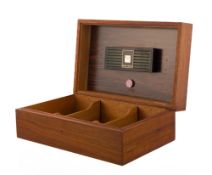 Cave à cigare en palissandre et camphre, par Davidoff, avec humidificateur, 35 x 23 x 14 cm