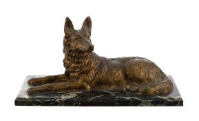 Dimitri Chiparus (1886-1947), Chien policier, bronze à patine mordorée, sur socle en marbre vert vei