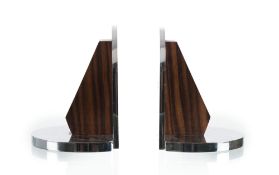 Paire de serre-livres en métal chromé et ébène de Macassar dans le goût d'Adnet, h. 11 cm