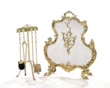 Ecran de cheminé de style Rocaille, XIXe s., en bronze ciselé à décor de fleurs. On joint des access