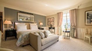 Une nuit dans une chambre Deluxe vue lac au Grand Hôtel du Lac de Vevey. Dîner pour 2 à la Véran