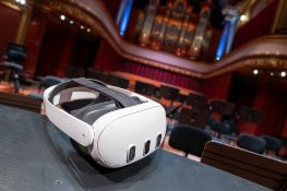 Casque Meta Quest signé par Jonathan Nott (avec accès à Virtuall Hall) Vente au profit de l'Ass