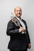 Initiation à la trompette avec Giuliano Sommerhalder, 1er soliste OSR. Le musicien s'adapte au nivea