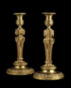 Exceptionnelle et rare paire de flambeaux d'époque Louis XV attribués à Pierre Gouthière, en bronze