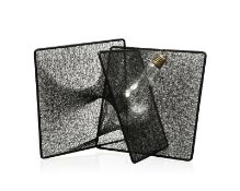 Chiharu Shiota (1972), State of Being (Light Buble) , 2015, fil noir, ampoule et métal, monogrammée