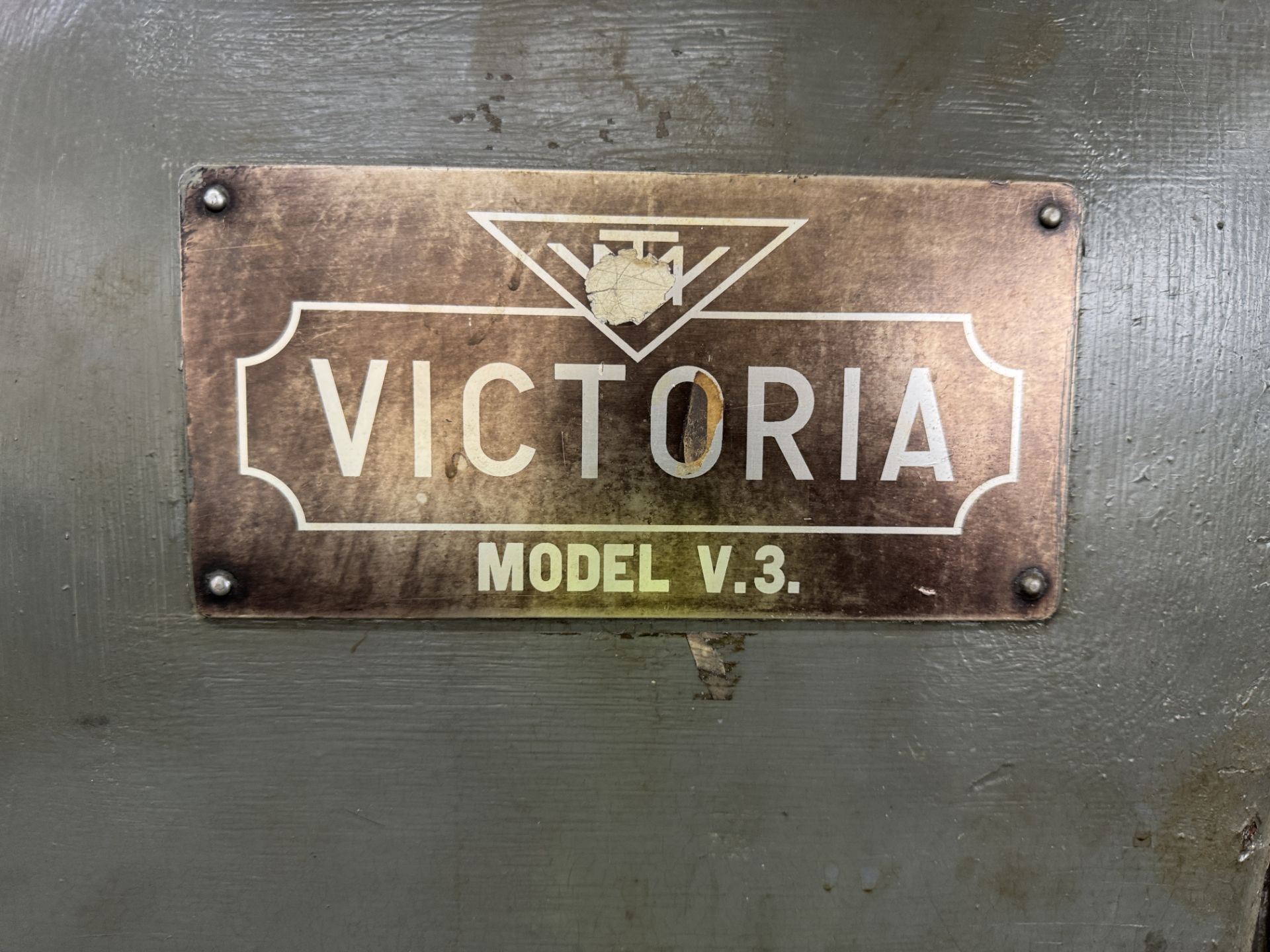 Victoria V3 vertical Milling Machine, 415volts, with slotted table, machine vice, chucks, etc - Image 9 of 13