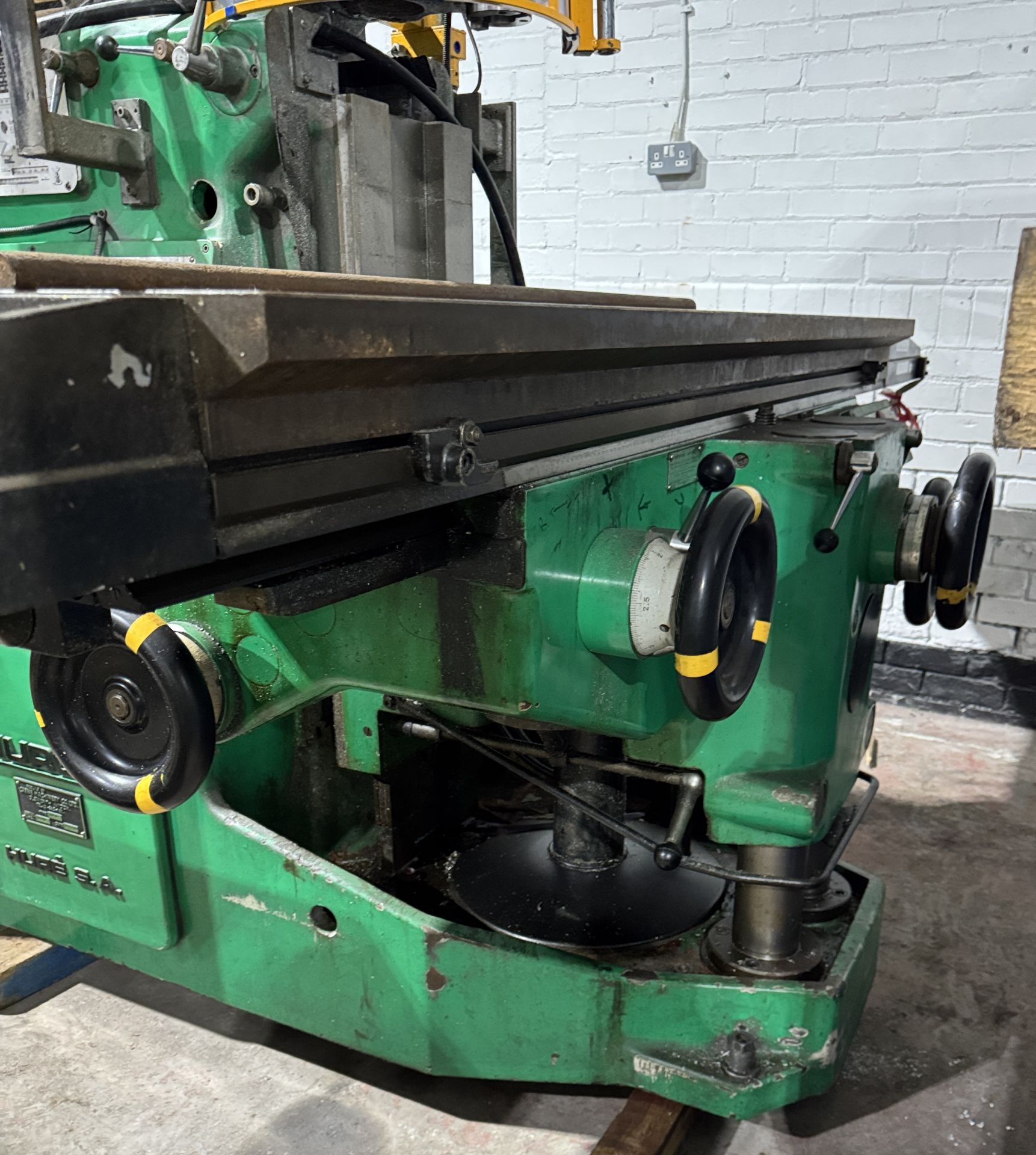 Huron MU6 Universal bed type Milling Machine, year Oct 2000, serial number 13678, t-slotted table - Image 25 of 29