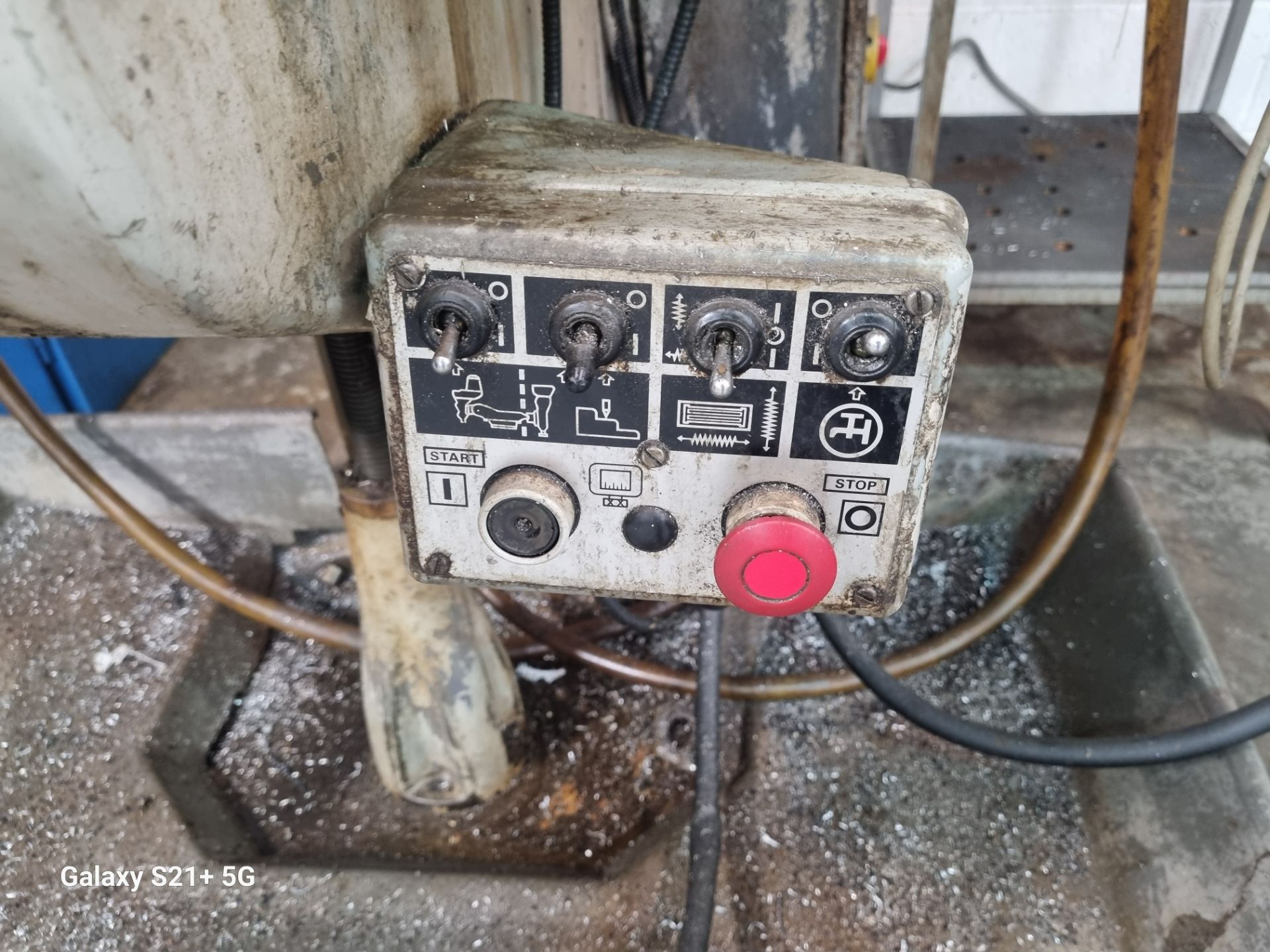 Bridgeport J Series knee type Vertical and Turret Milling Machine, 9in x 42in T slotted table, - Image 12 of 19