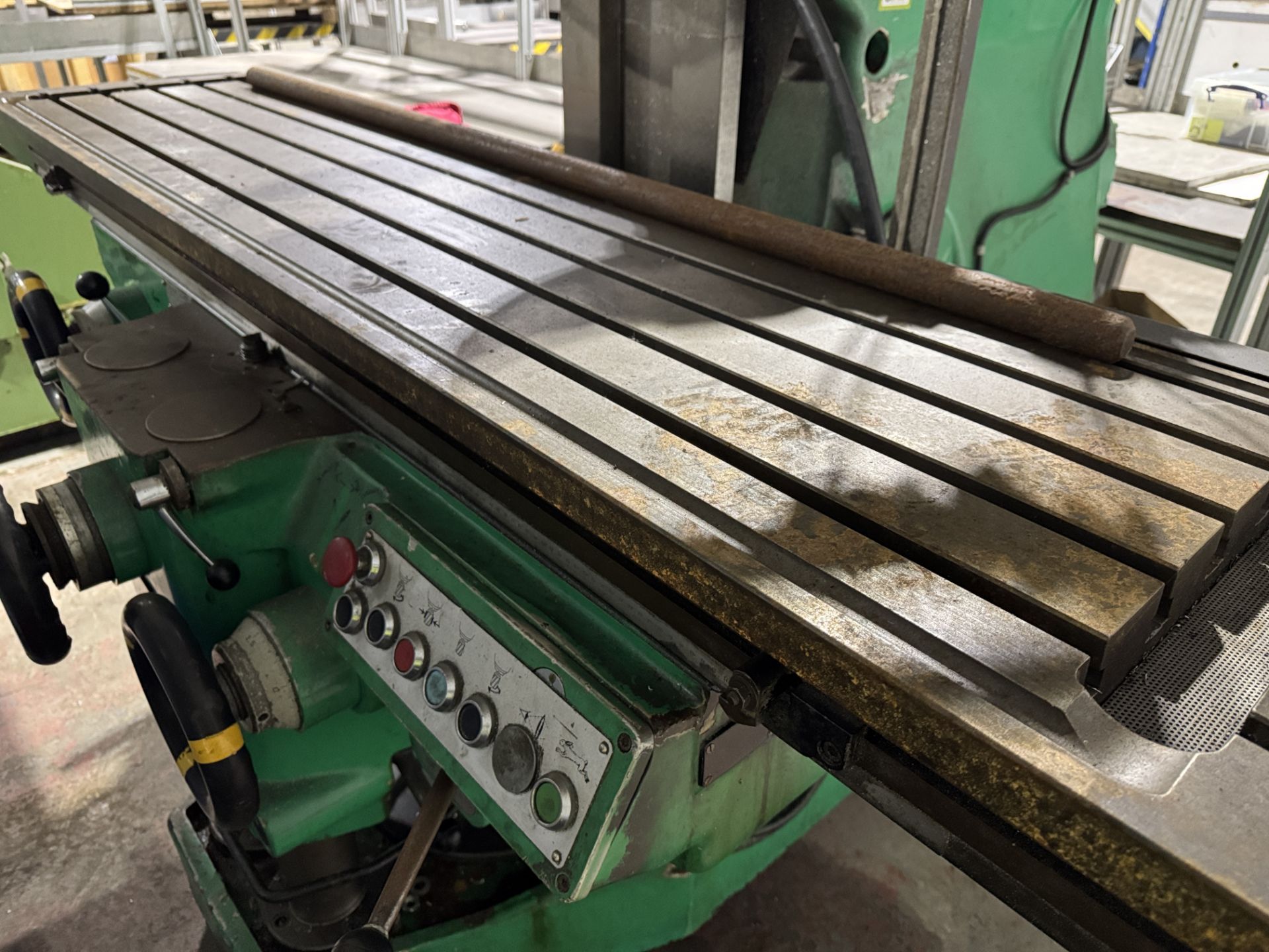 Huron MU6 Universal bed type Milling Machine, year Oct 2000, serial number 13678, t-slotted table - Image 4 of 29