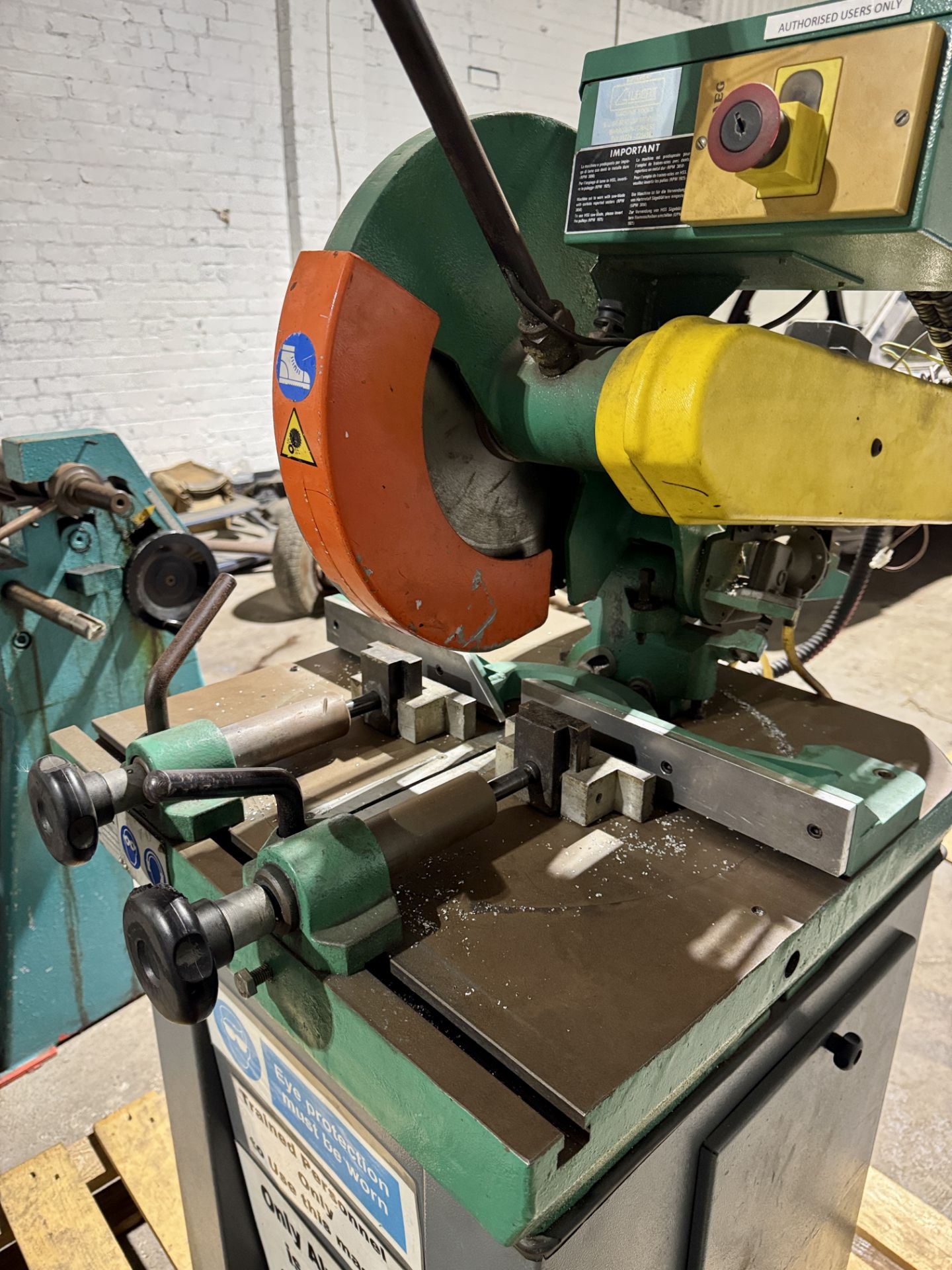 Pedrazzoli Perris 350 aluminium Cut Off Saw, 400volts, year 2004 (lot location: Rochdale) (please - Image 9 of 12