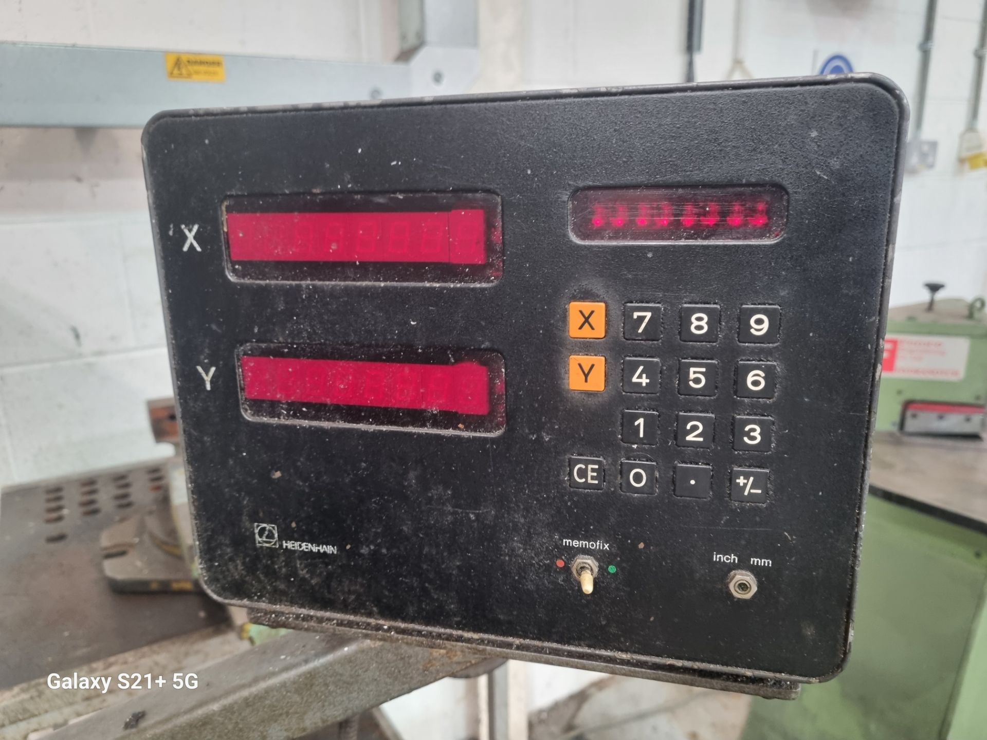 Bridgeport J Series knee type Vertical and Turret Milling Machine, 9in x 42in T slotted table, - Image 4 of 19