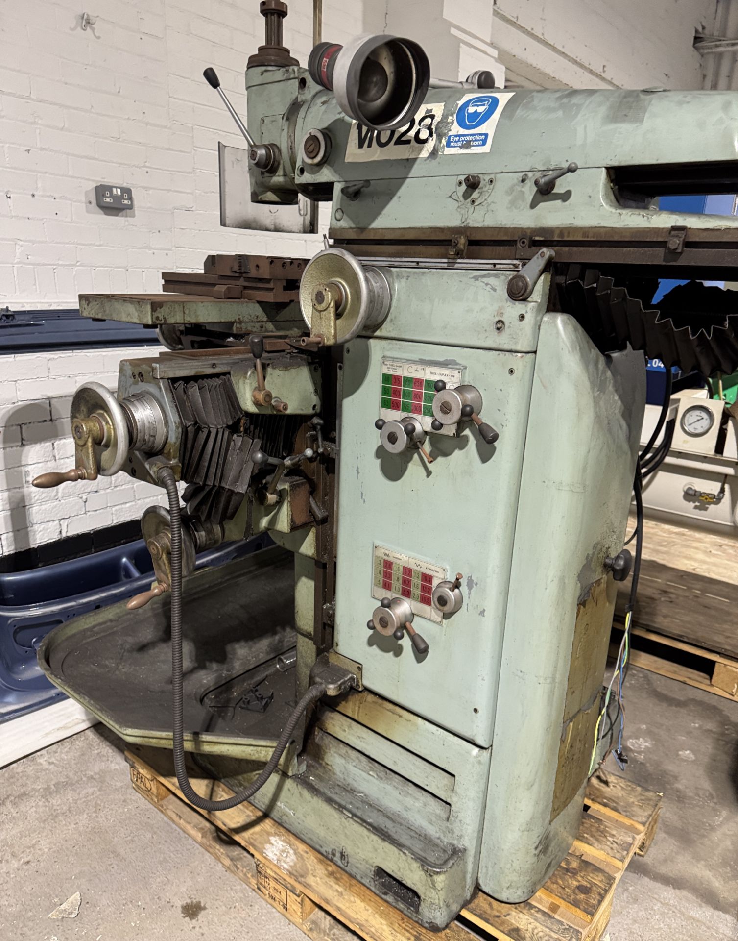 Thiel Duplex 159 Toolroom Milling Machine, 400volts, vertical and horizontal spindles, with 6in - Image 7 of 15