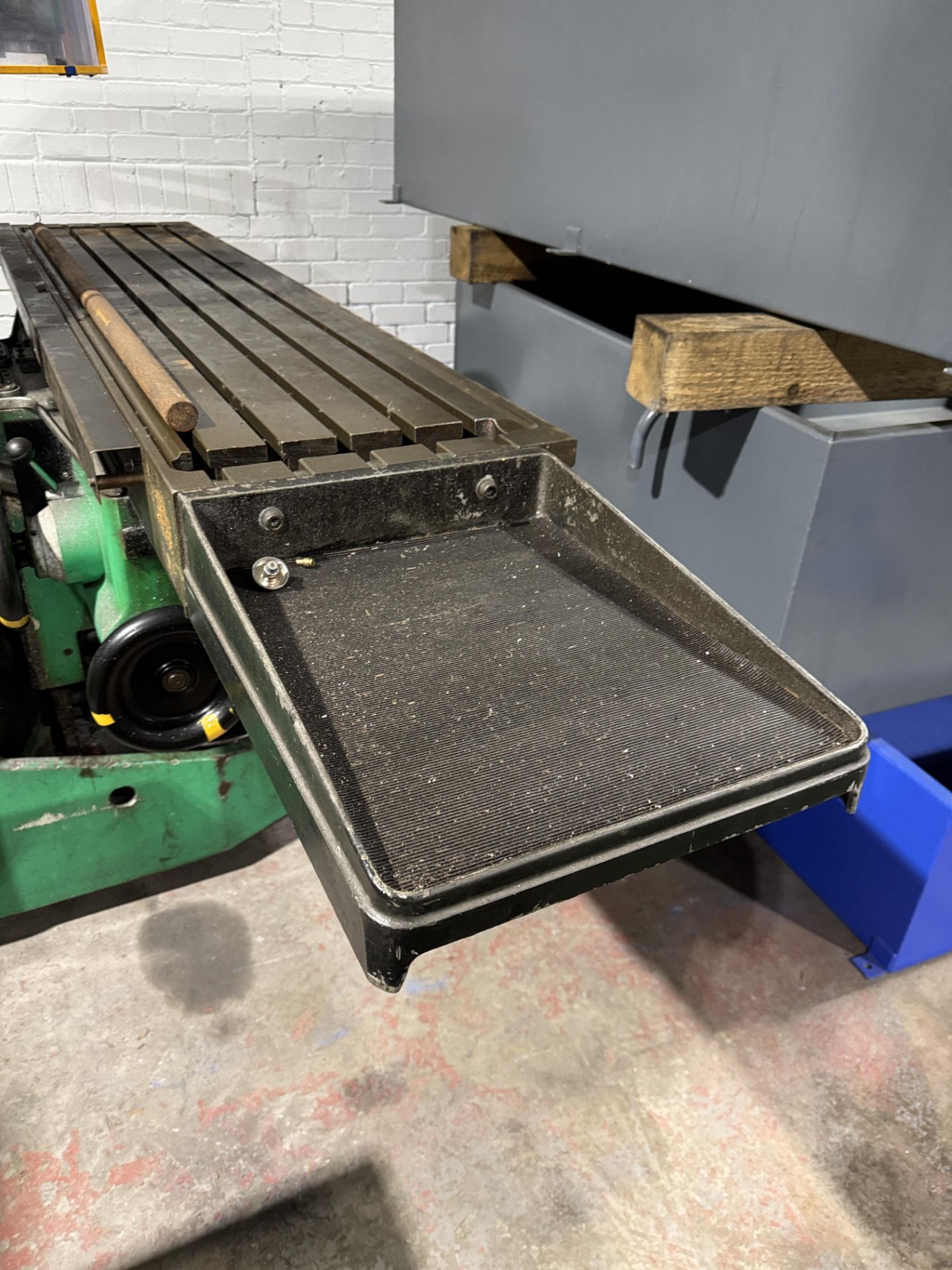 Huron MU6 Universal bed type Milling Machine, year Oct 2000, serial number 13678, t-slotted table - Image 23 of 29