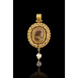 A ROMAN SARDONYX CAMEO OF AN ATHELETE SET IN GOLD PENDANT WITH SURROUNDING PEARLS, CIRCA 1ST CENTURY