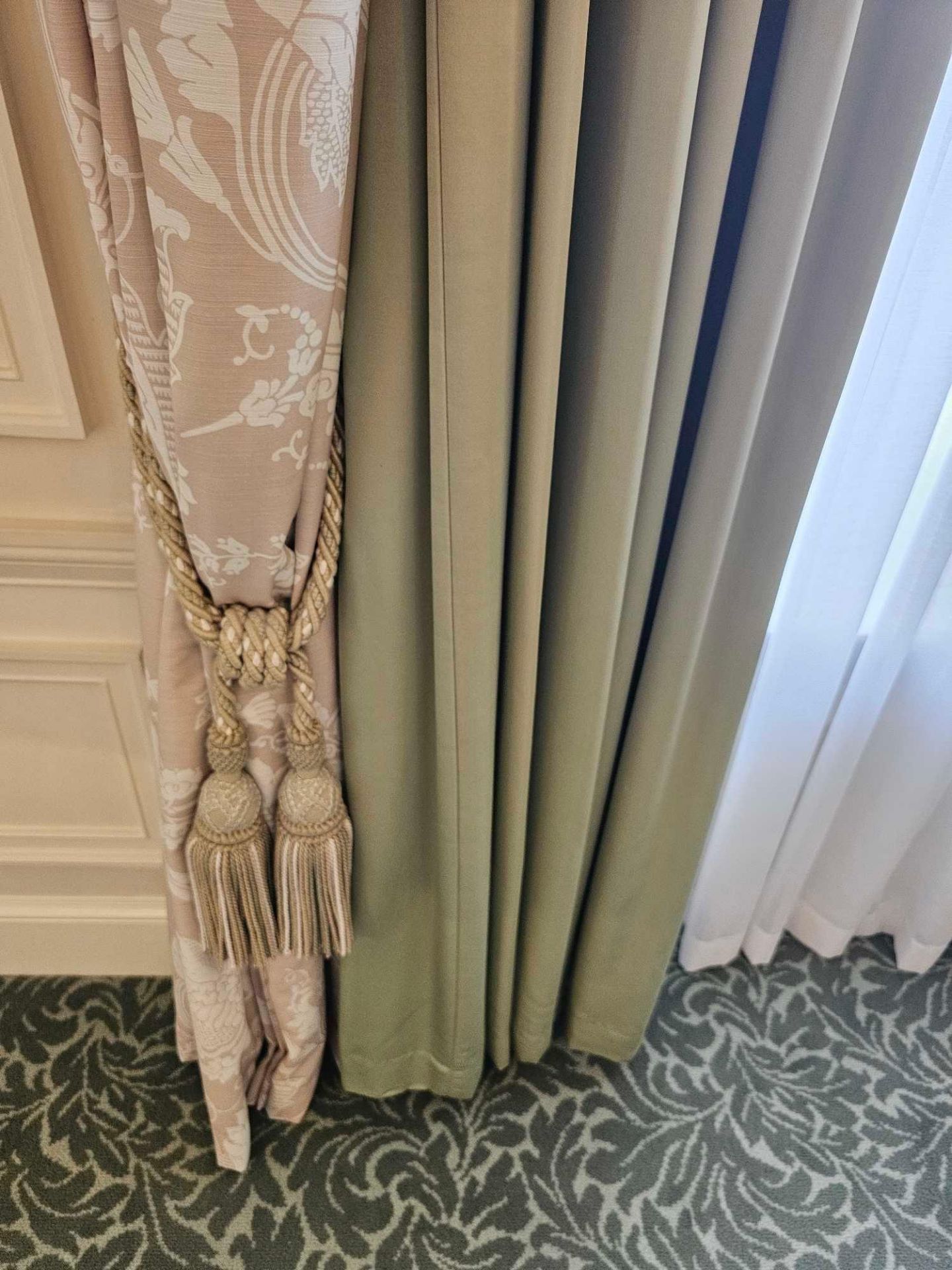 2 x pairs Curtain Set – green Silk Drapes with Decorative Show Panel, Fully Lined, A tailored - Image 3 of 4