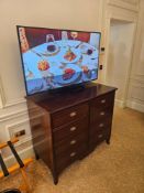 Cabinet – Francesco Molon Georgian Style Mahogany Twin Door Cabinet An Italian-made Georgian style