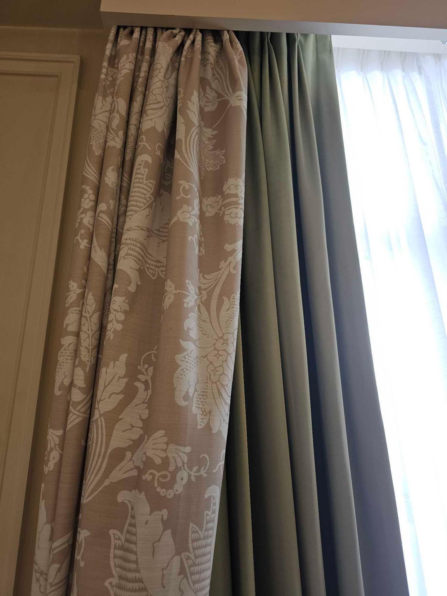 2 x pairs Curtain Set – green Silk Drapes with Decorative Show Panel, Fully Lined, A tailored - Image 4 of 4