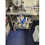 Stainless steel commercial preparation table with 2 undertier shelving mobile 84 x 70 x 91cm [Loc