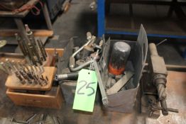 ASSORTED DRILL CHUCKS / INDEXABLE LATHE TOOL HOLDERS