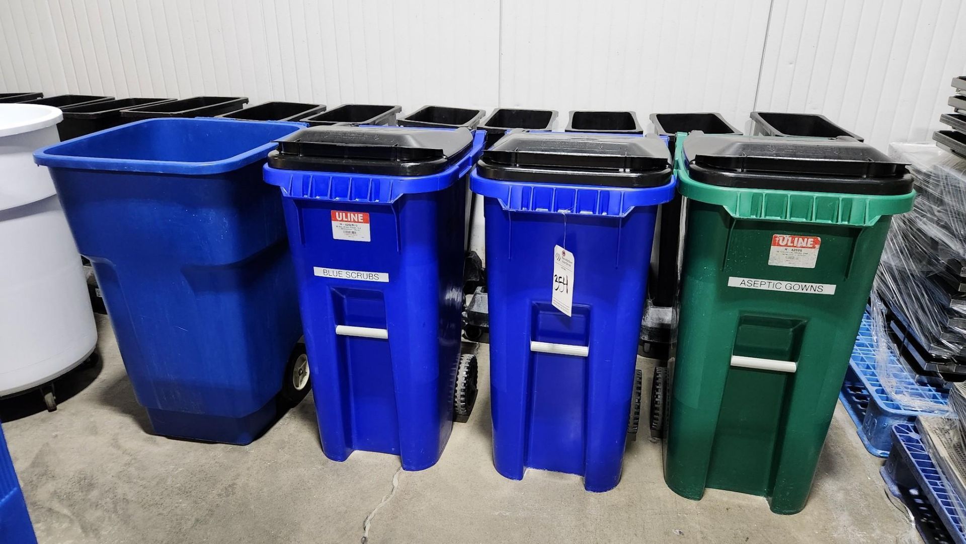 (4) PLASTIC GARBAGE CANS WITH LIDS