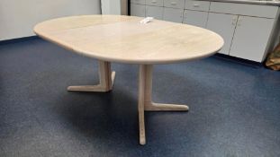 EXPANDABLE WOODEN DINNER TABLE