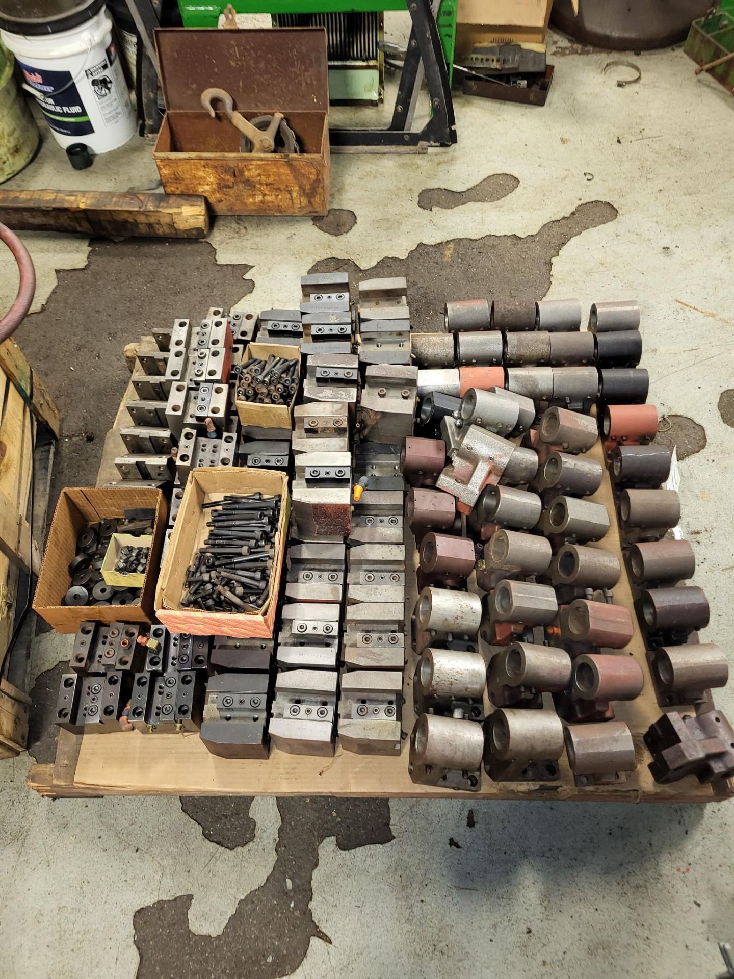 Howa Tool Pot ASSORTED STATIC TOOL HOLDERS * WENT WITH OKUMA HOWA TWIN SPINDLE LATHES ...