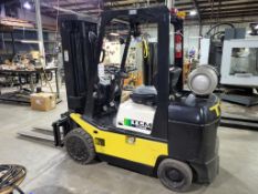 TCM FCG25T7T 4,300LB CAPACITY LP FORKLIFT WITH SIDESHIFT AND HYDRAULIC CLAMP ATTACHMENT POINT