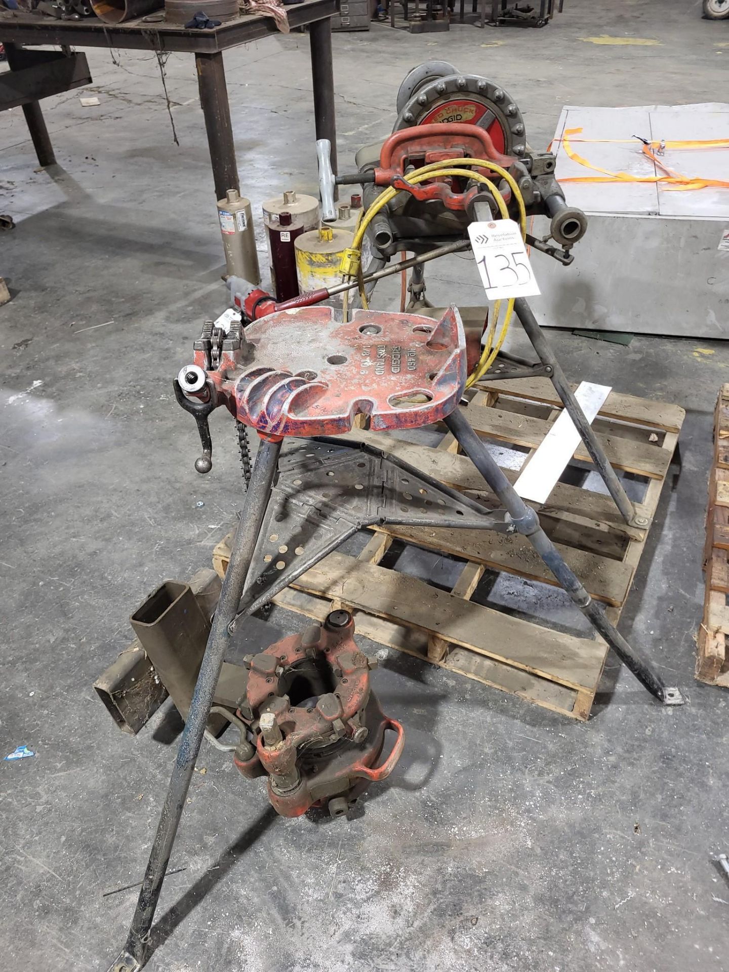 RIGID MODEL 300 POWER DRIVE PIPE THREADER WITH TRISTAND CHAIN VISE AND ...
