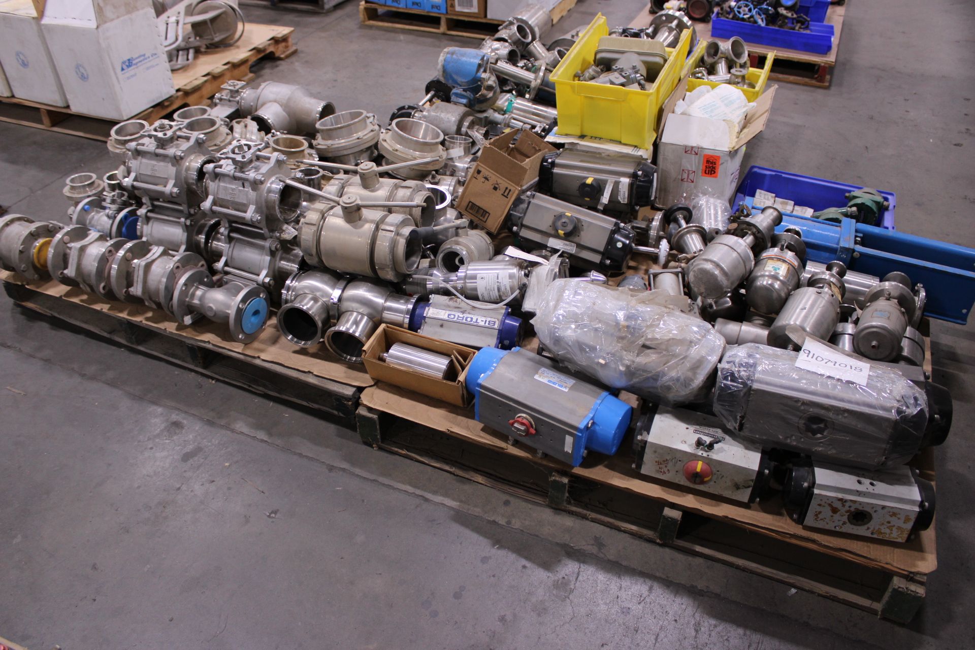 [Lot] Assorted used actuator valves and components on (3) pallets ...