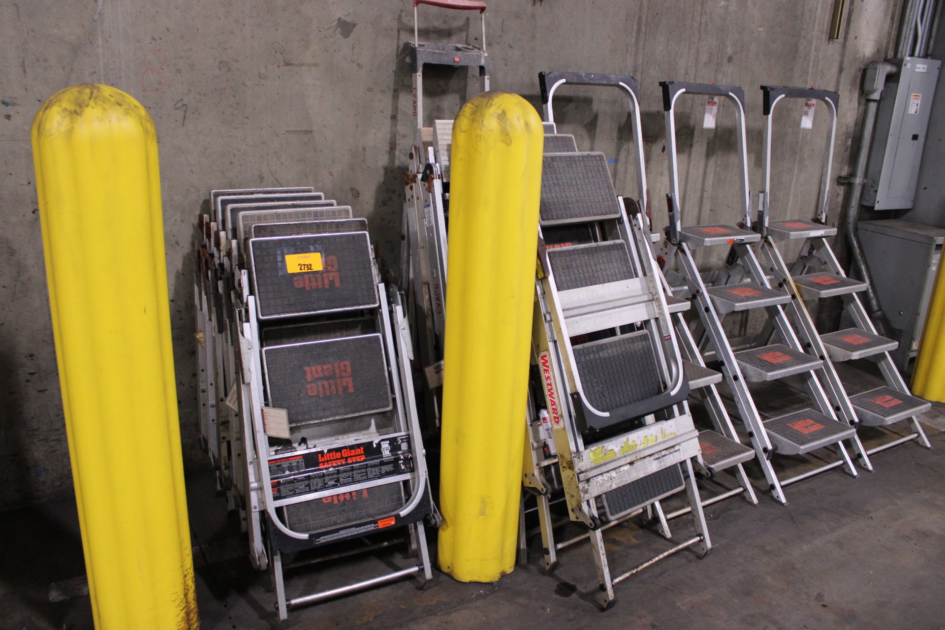 [Lot] of (15) Little Giant 3 and 4-step folding ladders [Warehouse]