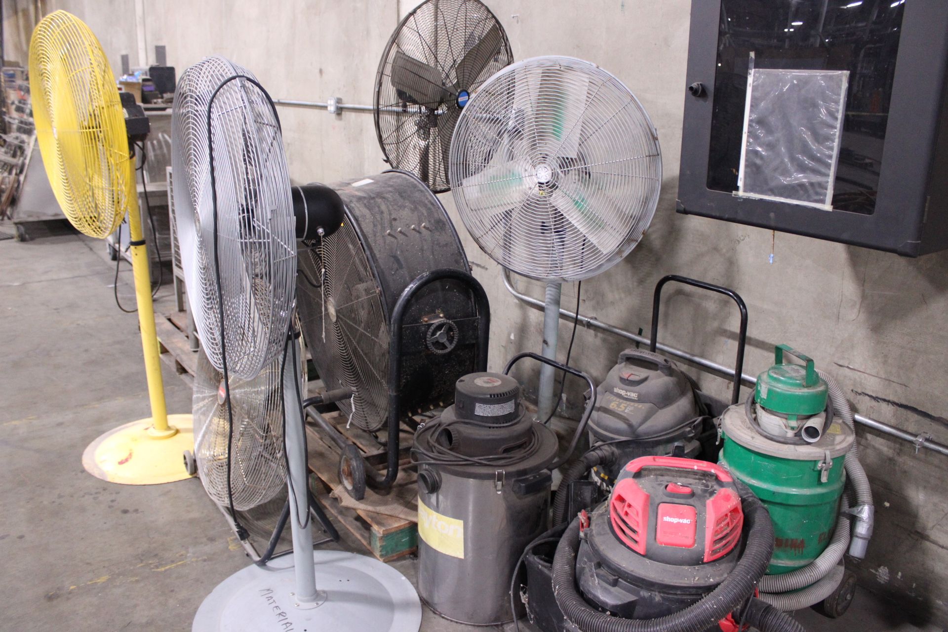 [Lot] Pedestal base fans and shop vacs consisting of (3) 30