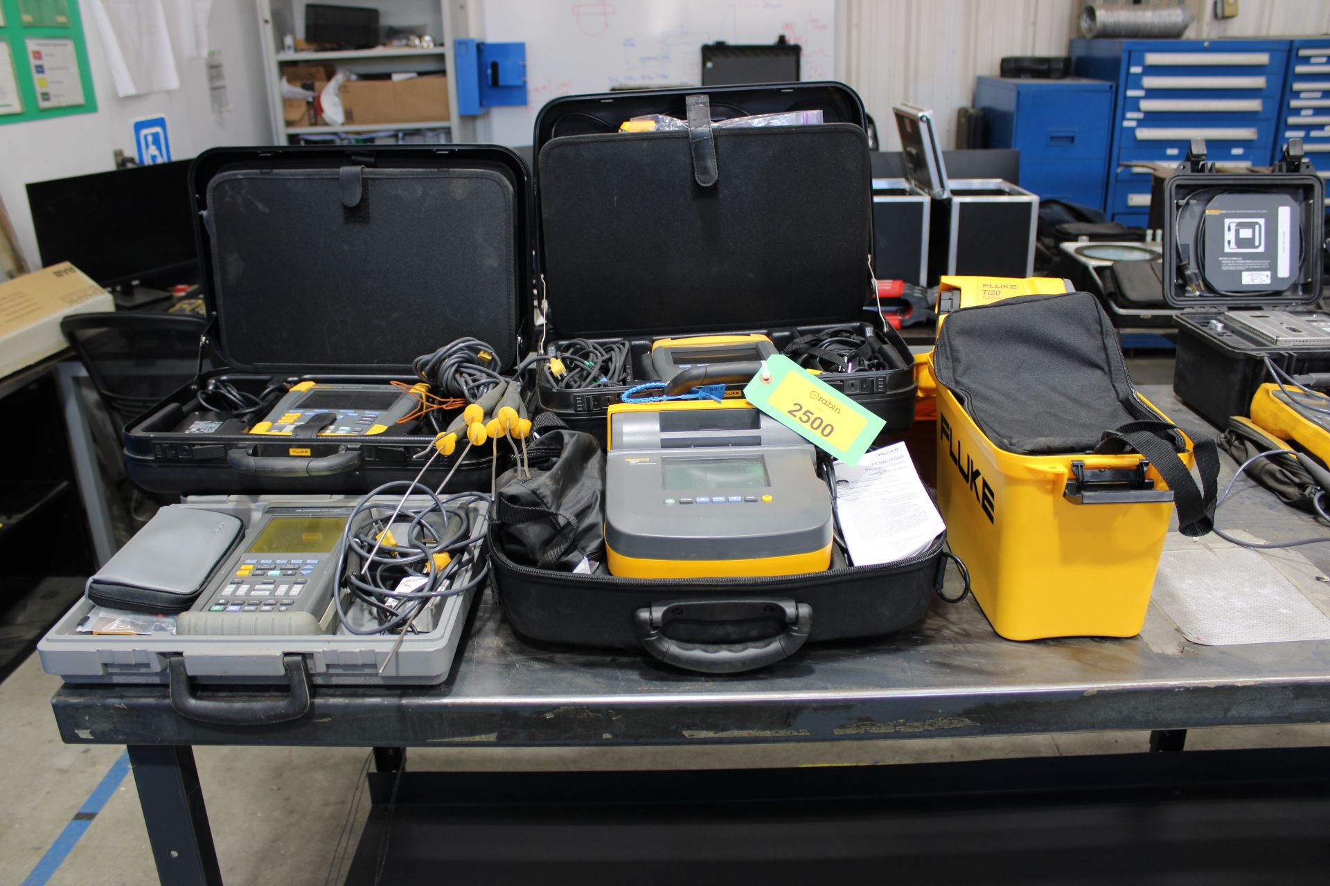 [Lot] Fluke testing equipment consisting of insulation tester, model ...