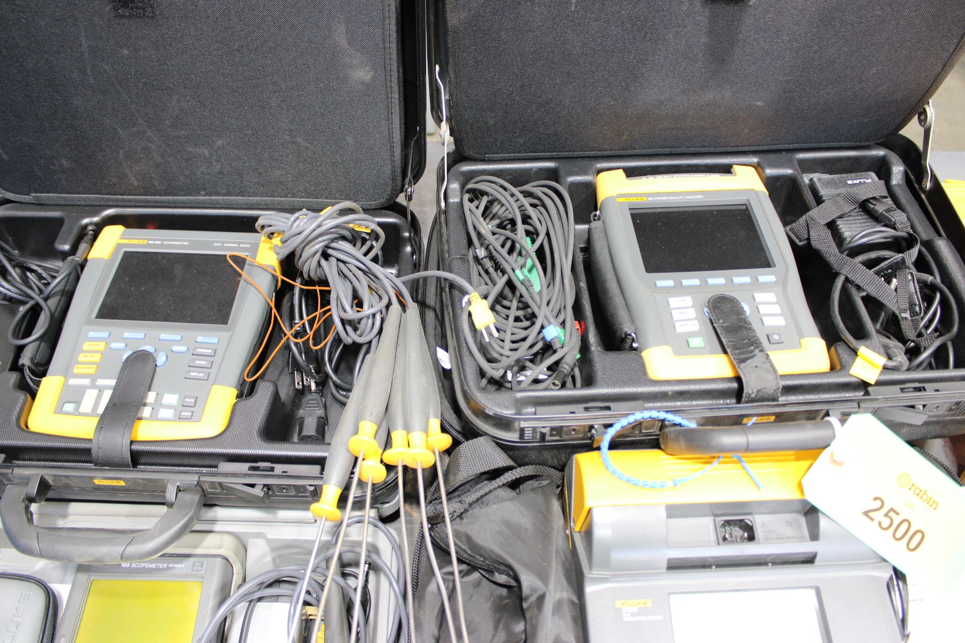 [Lot] Fluke testing equipment consisting of insulation tester, model ...