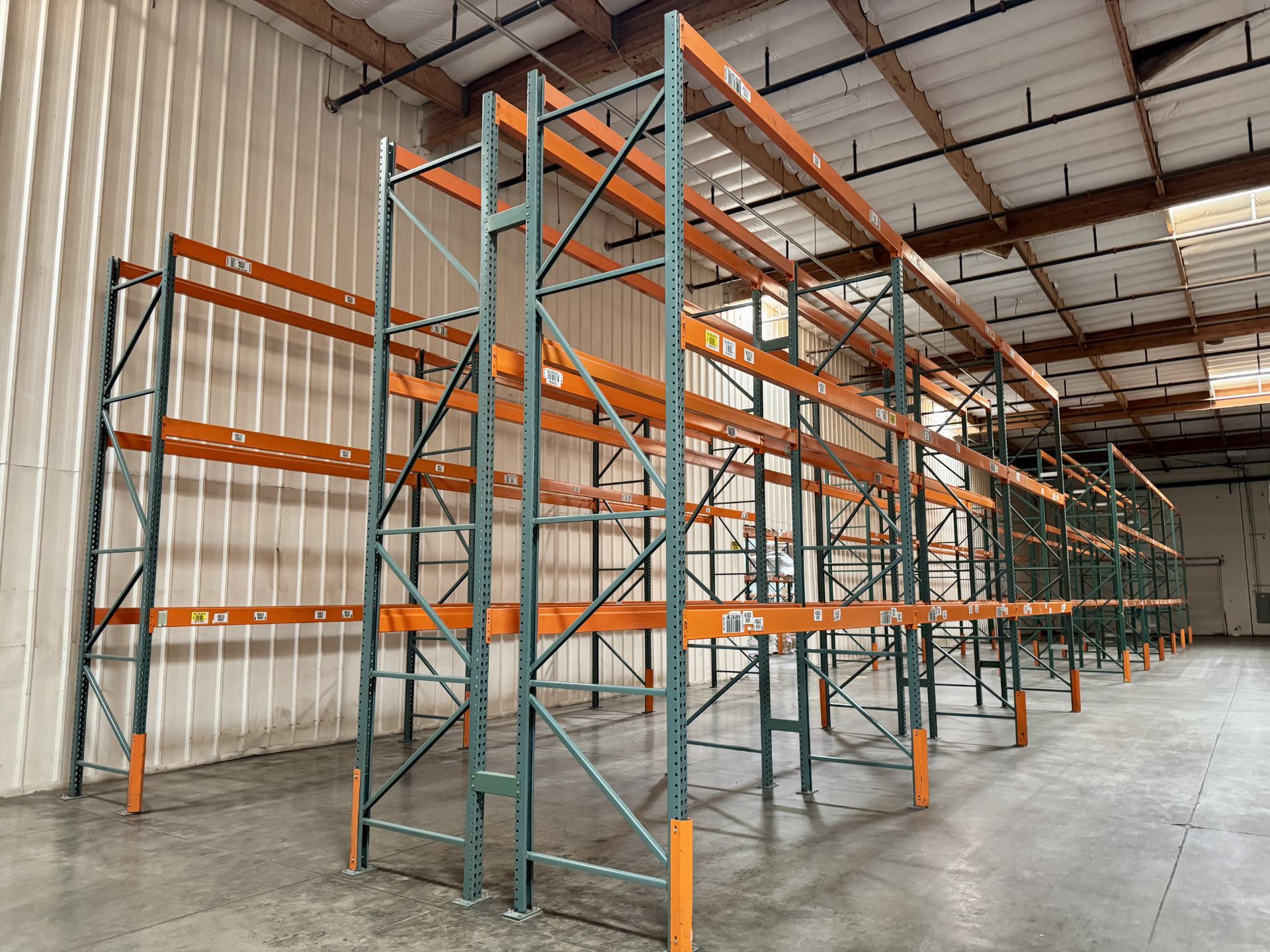 [LOT] Pallet Racking, 24-section, (30) 192