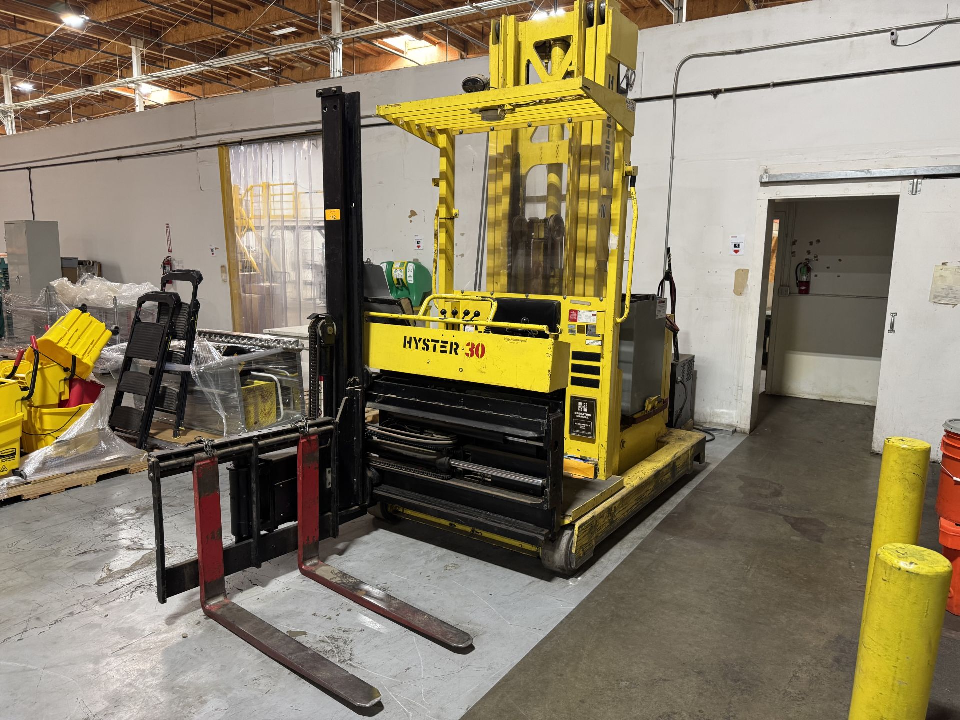 Order Picker Model R30es Hyster Electric Order Picker, model R30CH, s/n A186D01869R, 2500lb cap ...